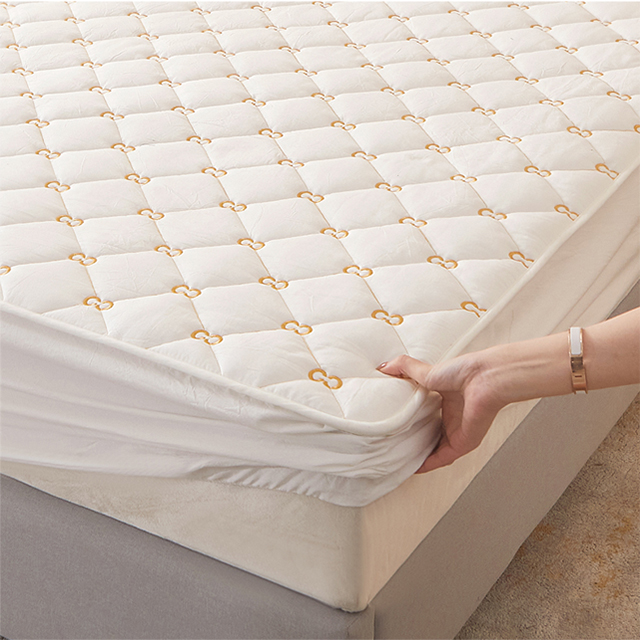 Protector de colchón impermeable suave con bordado de color personalizado 